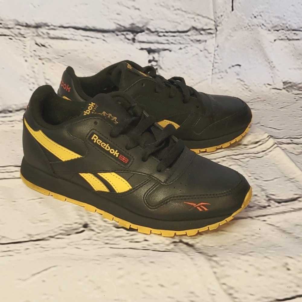 Boys Reebok Athletic Shoes Sneakers. Size 2 . Like New.
